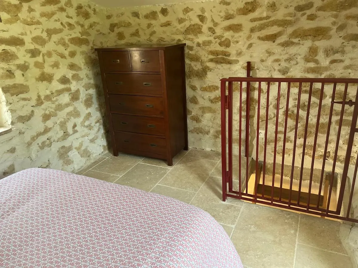 הוילה ניונס Cabanon Entoure De Montagnes Et D'Oliviers 0*,  צרפת