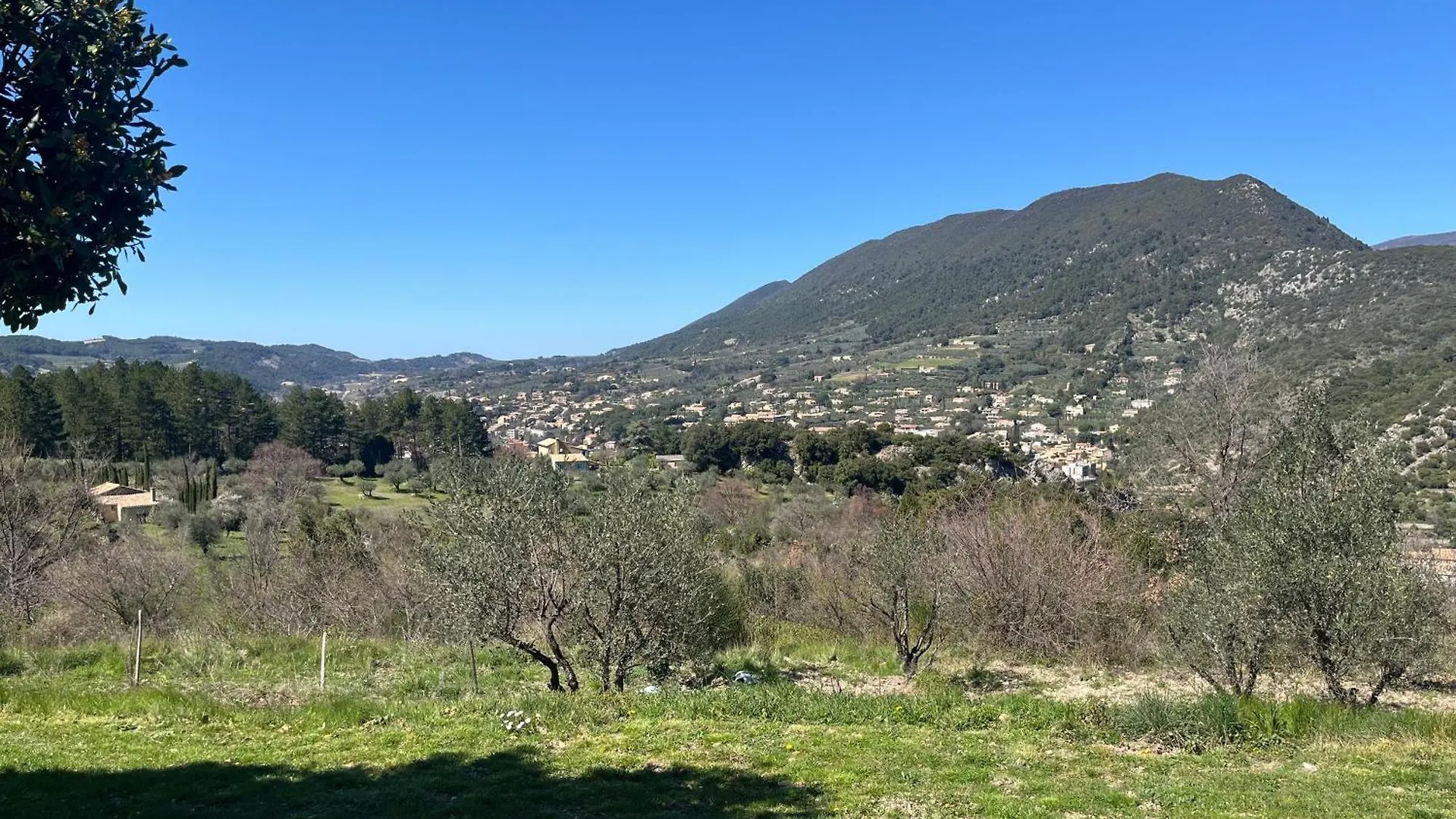 הוילה ניונס Cabanon Entoure De Montagnes Et D'Oliviers בית נופש